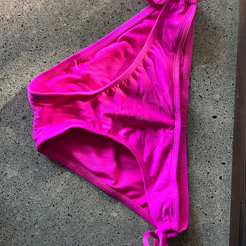 pink bikini - Picture 4 of 5